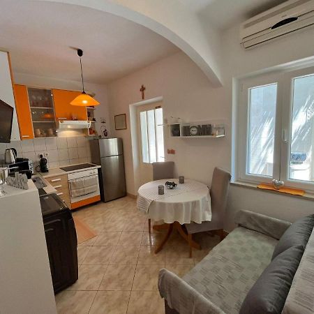 Apartment Merlin Bol Bagian luar foto