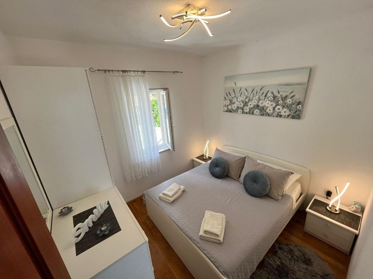 Apartment Merlin Bol Bagian luar foto