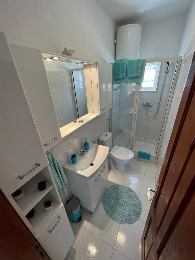 Apartment Merlin Bol Bagian luar foto