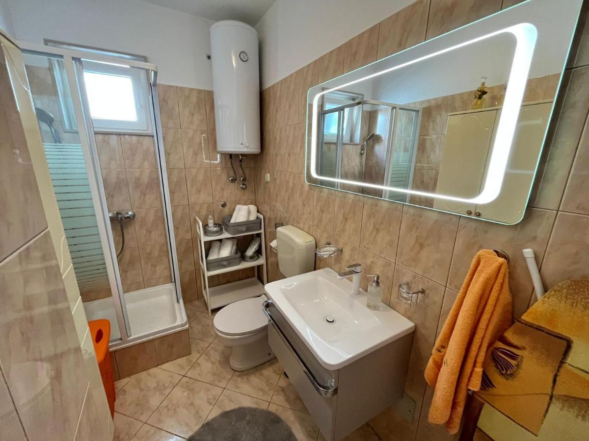 Apartment Merlin Bol Bagian luar foto